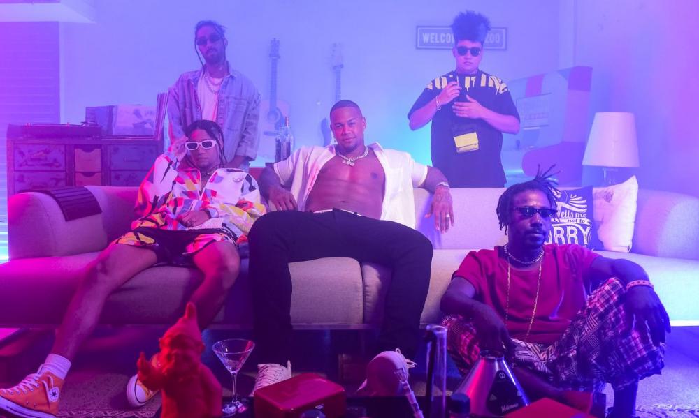 Léo Santana lança nova música e clipe com Àttoxá 