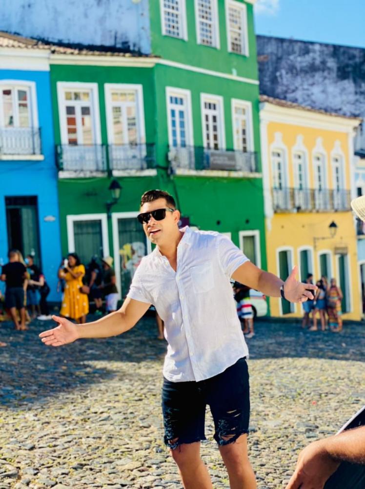 Kiko Chicabana grava clipe em Salvador para música que viralizou