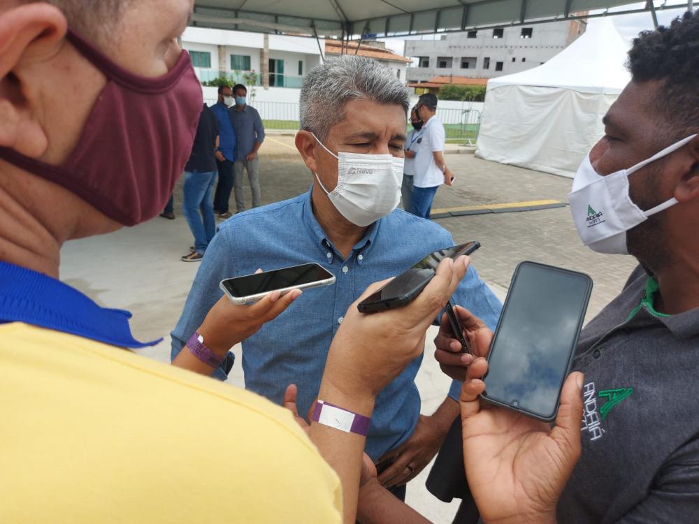 Secretário de Educação do Estado fala sobre volta as aulas e negativa dos professores