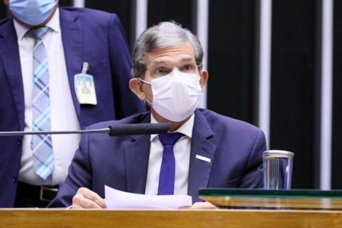 Presidente da Petrobras culpa ICMS pela alta no preço dos combustíveis