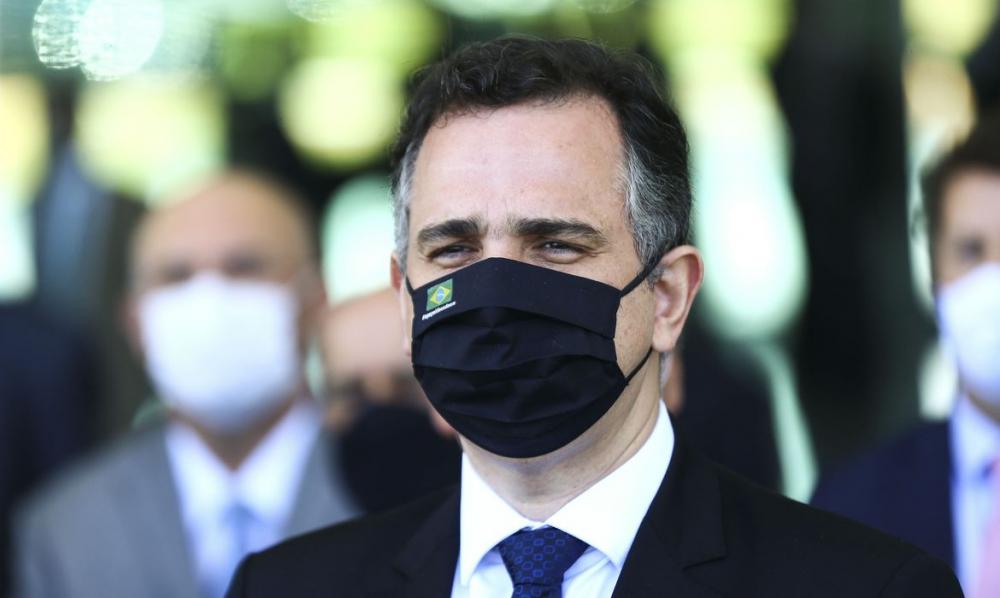 Presidente do Senado diz que “democracia é inegociável