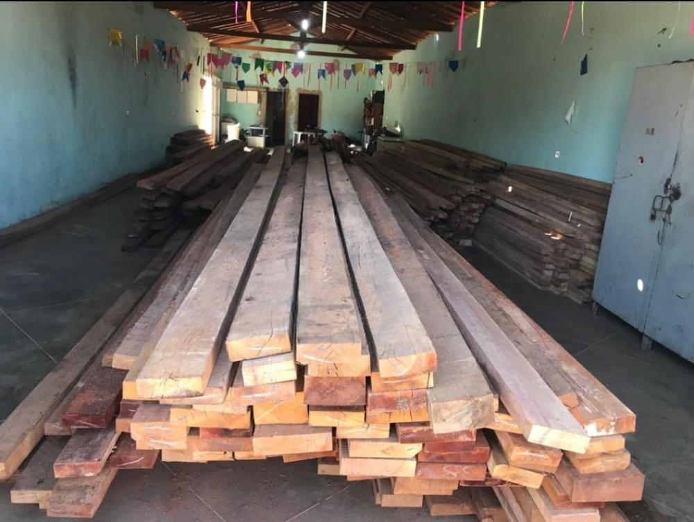 Carga de madeira avaliada em mais de R$ 100 mil que seria entregue em Feira é recuperada