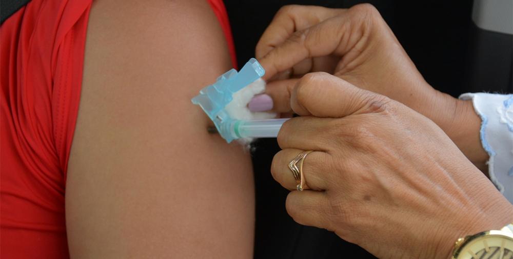 Adolescentes a partir de 17 anos poderão se vacinar neste sábado