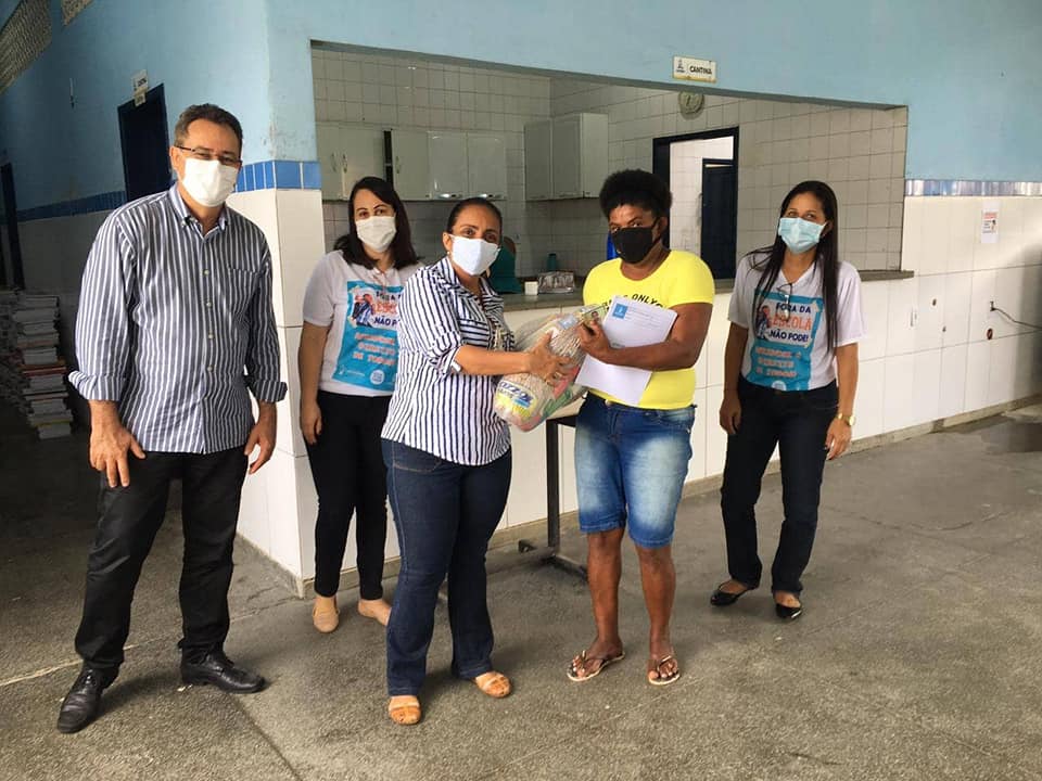 Entrega do kit alimentação estará condicionada a regularização dos trabalhos escolares, alerta Roberto Franco 