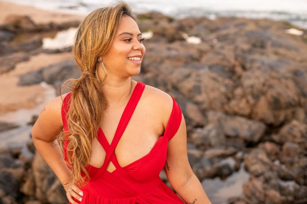 Mila Salles prepara lançamento de novo single 