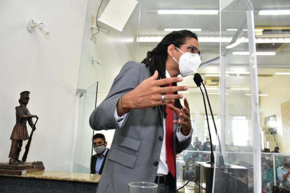 Jhonatas Monteiro quer saber do Executivo como foram feitas as desapropriações para p BRT