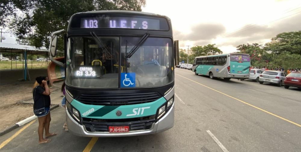 Prefeitura reforça transporte público na UEFS e agiliza acesso à vacinação