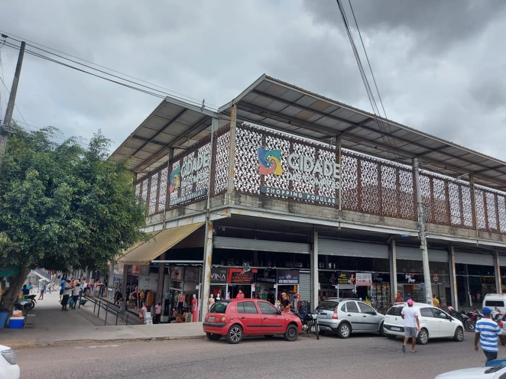 Comerciantes da Cidade das Compras reclamam de movimento baixo: 