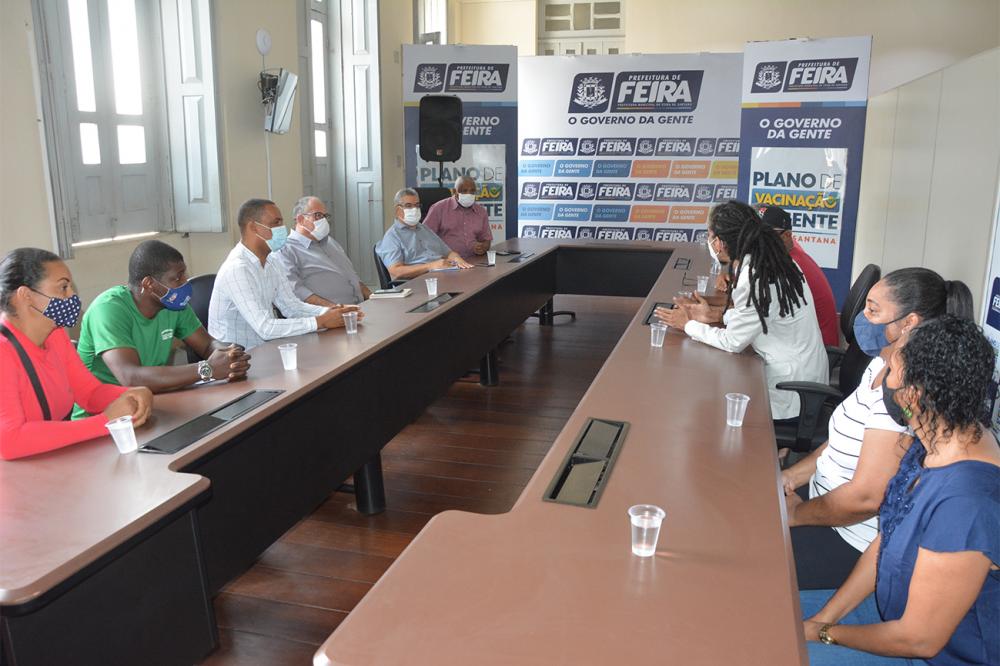 Ambulantes reclamam de altas taxas cobradas pela direção do Shopping Popular