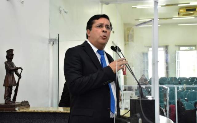 Fernando Torres disse que teve uma conversa administrativa com Colbert Martins