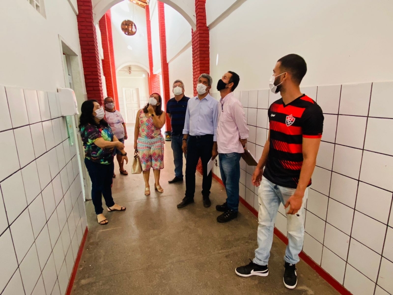 SEC vistoria terrenos para construção de escolas e unidades que serão modernizadas em Feira de Santana