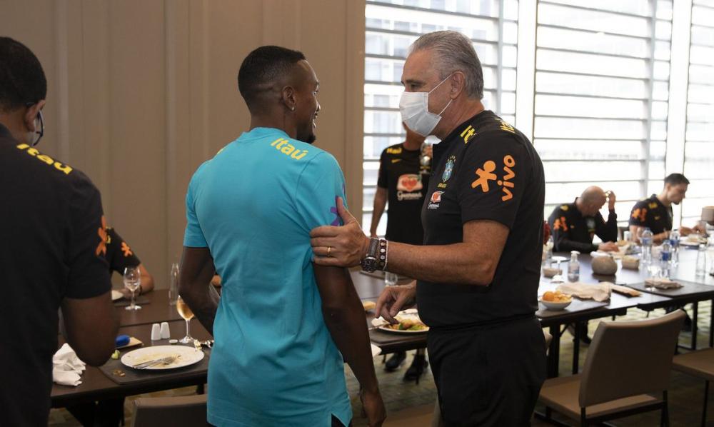 Jogadores nacionais se juntam à seleção em Bogotá