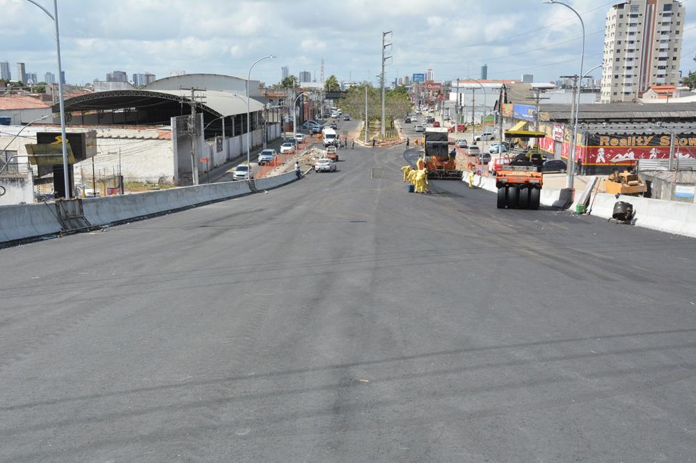 Duplicação no viaduto entre a Fraga Maia e Maria Quitéria avança com pavimentação