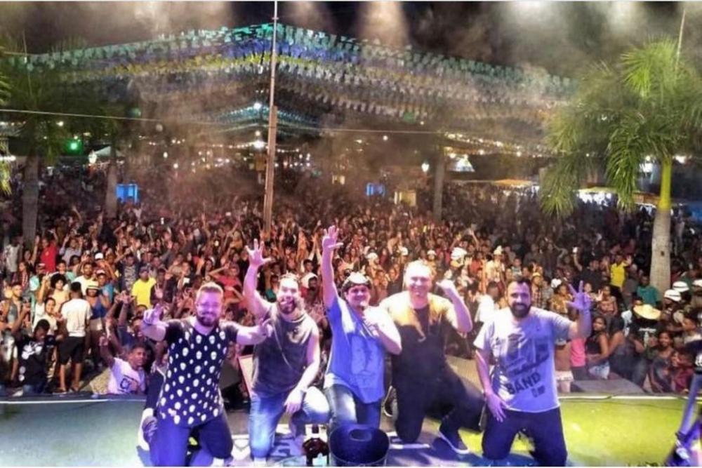 Seu Maxixe lota Iaçu com show de São João
