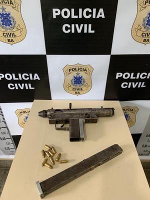 DRFR de Feira de Santana flagra homem com metralhadora