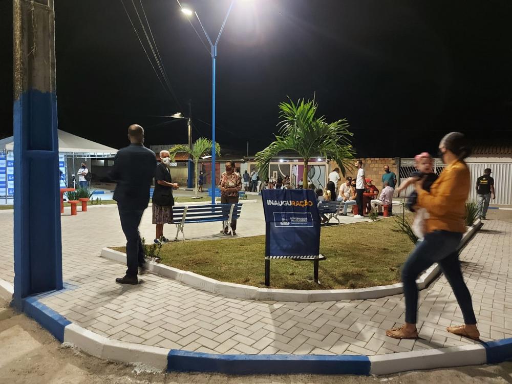 Prefeito de Governador Mangabeira inaugura obras no Conjunto Arlindo Santana