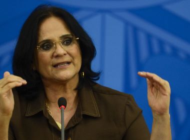 Damares diz que governo vai anunciar distribuição de absorventes nos próximos dias
