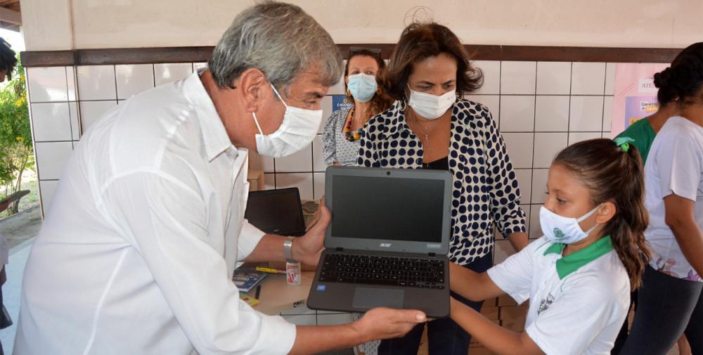 Chromebooks vão facilitar aprendizagem em sala de aula, diz estudante