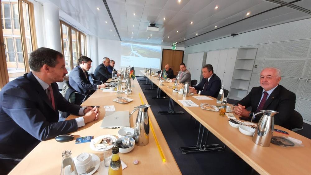 Rui Costa se reúne com empresa alemã para trazer projeto de energia renovável para a indústria baiana