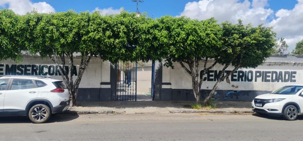 Santa Casa de Feira recadastra proprietários de túmulos do Cemitério Piedade