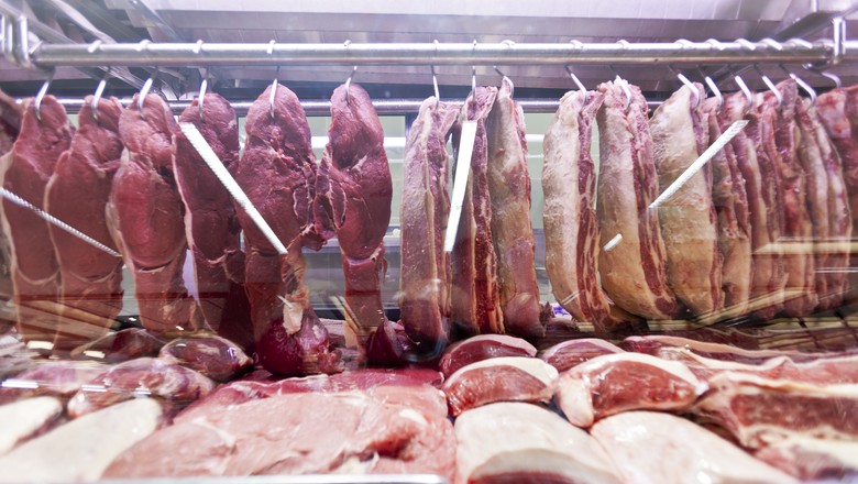 Suspensão de compras pela China pode reduzir preço da carne no Brasil