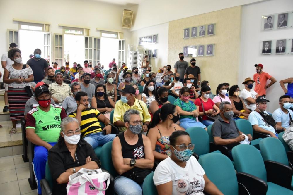 Camelôs tomam ruas da cidade para protestar mais uma vez contra situação do Shopping Popular