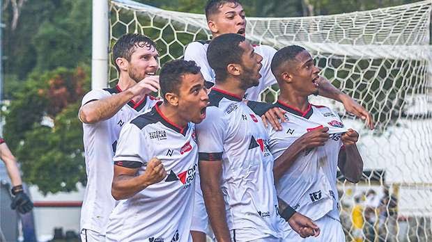 Vitória goleia Brasil de Pelotas e segue firme na luta contra o rebaixamento na Série B