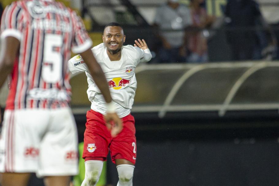 Red Bull Bragantino supera o São Paulo e permanece no G-6 do Brasileirão