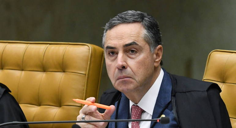 Barroso envia à PGR notícia-crime contra Bolsonaro por fala sobre HIV