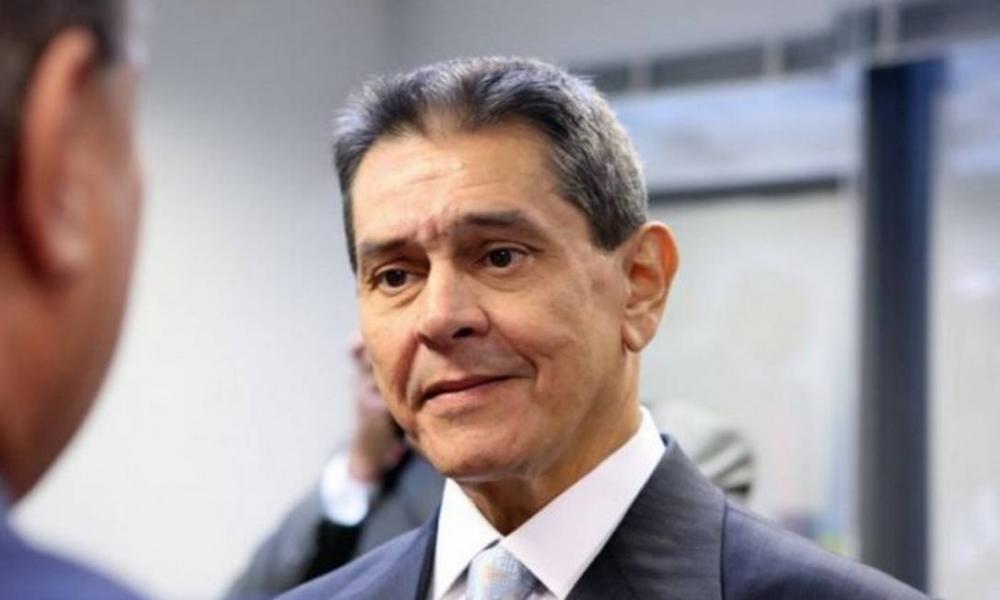 Em carta da prisão, Roberto Jefferson afirma que Bolsonaro e Flávio se viciaram em dinheiro público 