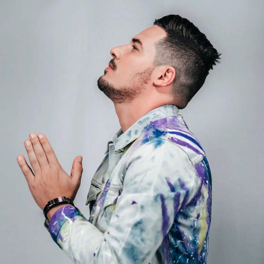 Cantor Leo Rios retoma carreira com lançamento de novo CD nesta quinta-feira (28)