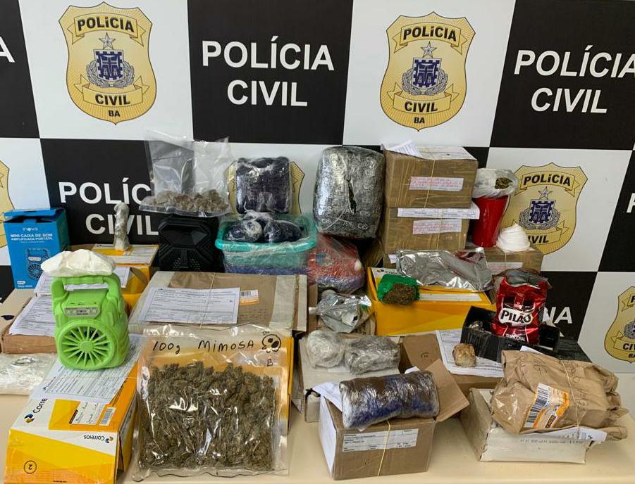 Cães farejadores descobrem drogas que seriam enviadas pelos Correios