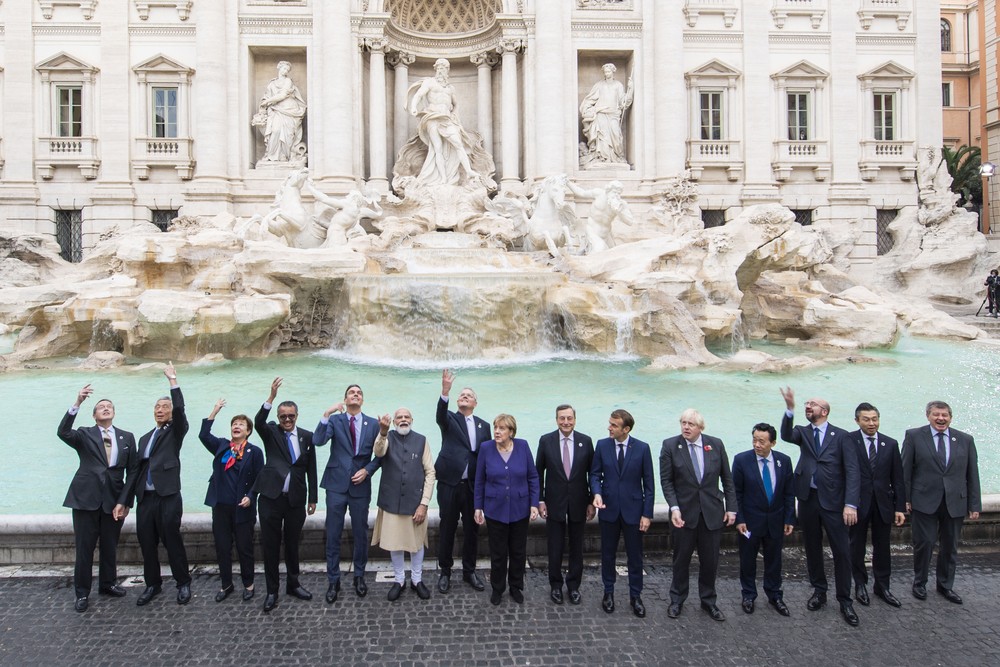 Bolsonaro não participa de foto de líderes do G20 na Fontana di Trevi 