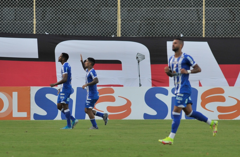 Vitória perde no Barradão para o CSA e se complica na luta contra o Z-4