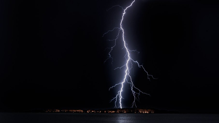 Brasil é o país mais atingido por raios no mundo e frequência vai subir