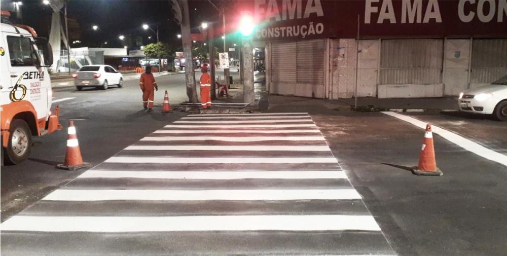 Superintendência Municipal de Trânsito renova pintura em faixas de pedestres