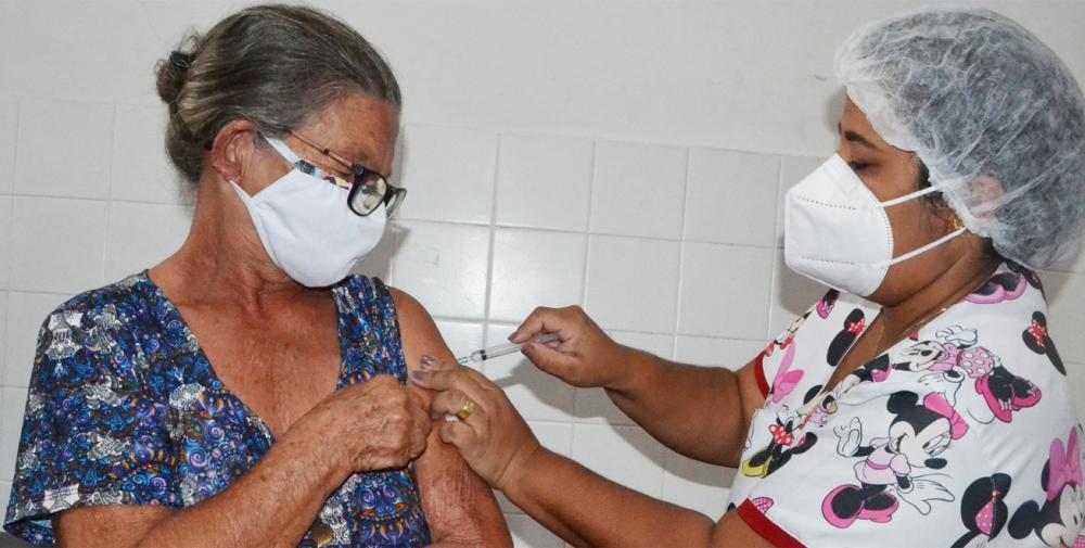 Vacinação contra Covid continua com aplicação de primeira, segunda e terceira doses