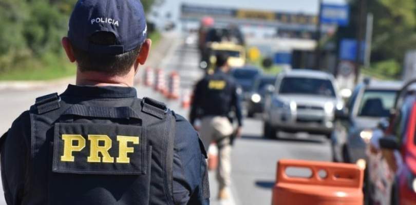 PRF apreende 17,3 kg de cocaína pura em veículo de passeio