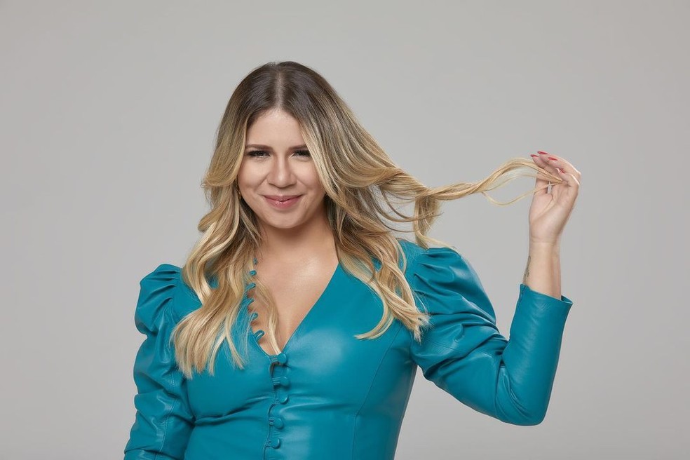 Marília Mendonça e mais 2 morrem em queda de avião no interior de MG 