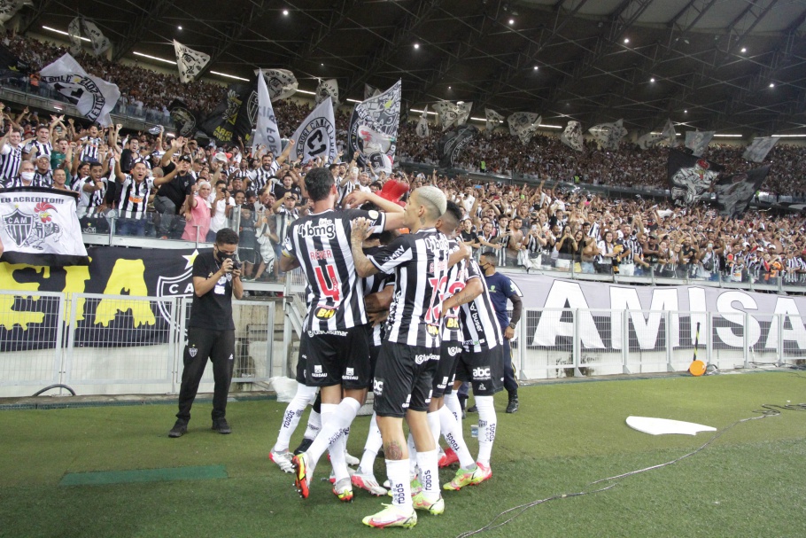 Atlético-MG vence o Corinthians e se isola ainda mais na liderança do Brasileirão 