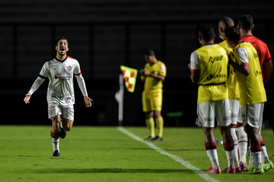 Vitória atropela Vasco no Rio de Janeiro