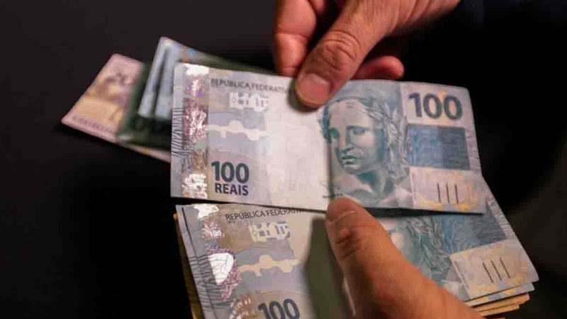 Auxílio Brasil cai para R$ 217 em 2023 e libera R$ 46 bi nos cofres do governo