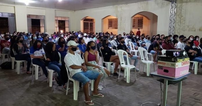 Escolas estaduais realizam atividades preparatórias na reta final para o Enem