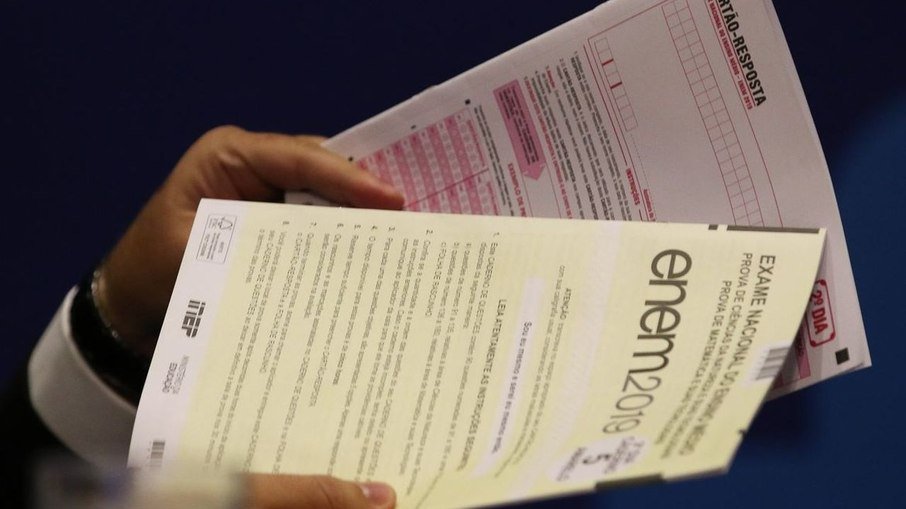 Enem com 'cara do governo Bolsonaro' cita 'Vida de gado' e escravidão