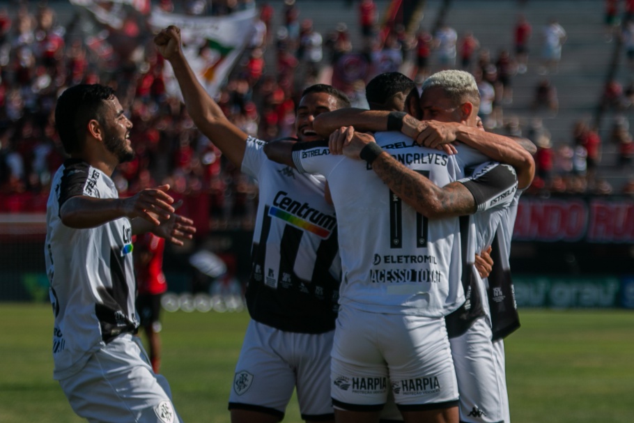 Botafogo bate o Brasil e garante título antecipado