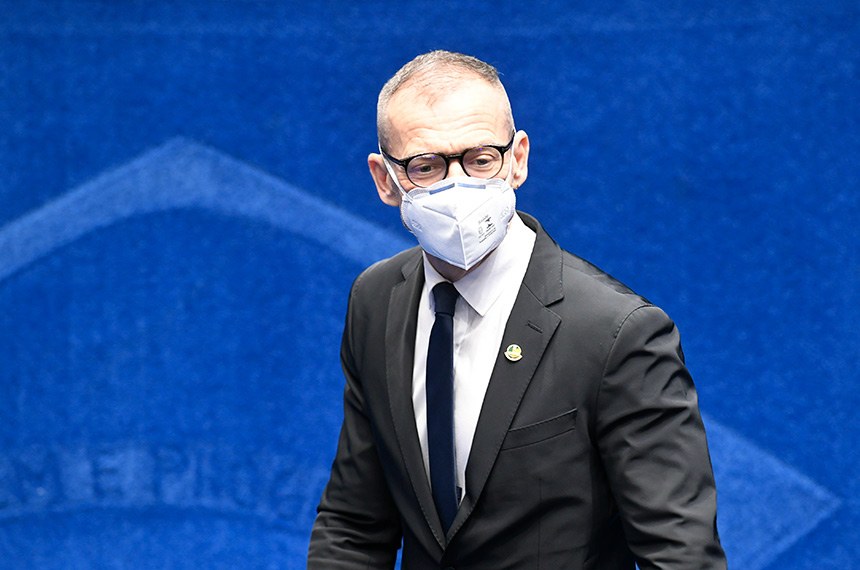 Piso salarial para profissionais da enfermagem é aprovado no Senado