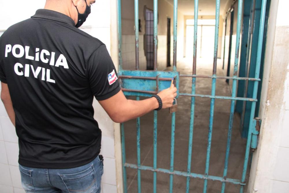 Pai que devia R$ 14 mil de pensão tem mandado cumprido