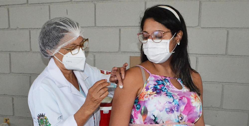 Vacinação contra a Covid-19 na UniFTC e nas unidades de saúde nesta terça