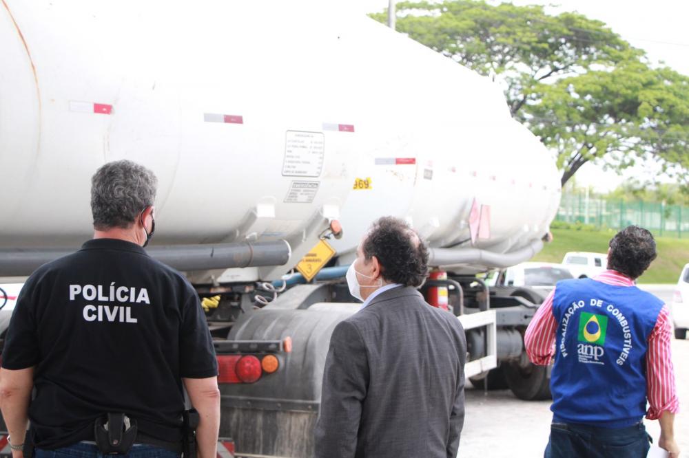 Operação fiscaliza postos de Salvador e Feira de Santana