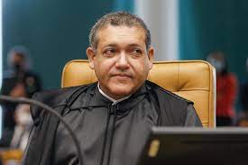 Nunes Marques interrompe julgamento sobre demissão de não vacinados